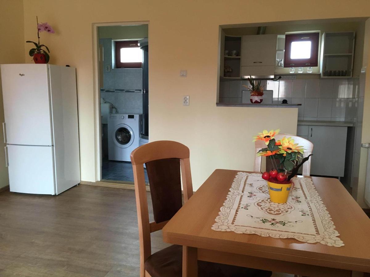Bicsak Apartman Διαμέρισμα Joseni Εξωτερικό φωτογραφία
